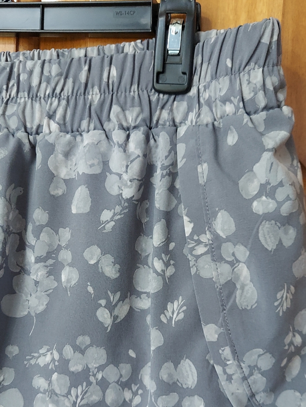 Maurices Women’s Athletic Running Floral Print Shorts In Gray, Size XL, Like New - Picture 2 of 10